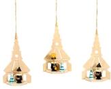 Baumbehang – filigrane Seiffener Kirche mit Kurrendefigur und Baum, naturfarben – HxB = 8,5 x 6 cm