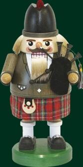 Nussknacker – detailreicher Schotte mit Dudelsack, traditioneller Kilt und farbenfrohe