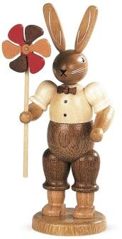 Osterfigur – naturbelassener Hasen mit filigranem Windrad – H 11 cm