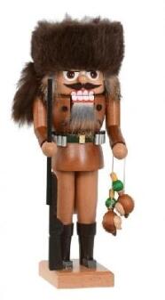 Nussknacker – detailreicher Entenjäger mit Gewehr, grün-brauner Mantel, handbemalt – BxHxT = 10 x 26