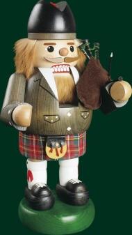 Nussknacker – charismatischer Schotte mit Dudelsack, detailreich bemalt, Glengarry-Mütze und