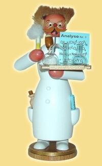 Räuchermann – humorvoller Chemiker mit weißem Laborkittel, Reagenzglas und Tablett – H = 23 cm