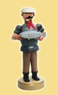 Räuchermann – detailverliebter Angler mit Fisch, grauem Oberteil und rotem Halstuch – BxHxT = 12 x