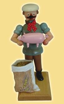 Räuchermann – fleißiger Landwirt mit Ferkel und rotem Halstuch aus Holz von Kunsthandwerk Eva Beyer,