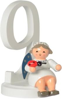 Miniaturfigur Engel mit blauen Flügeln und Zahl 9, weiß-gold bemalt von KWO Kunstgewerbe-Werkstätten