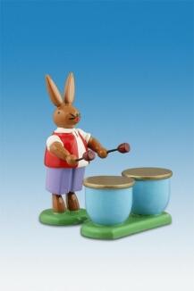 Osterhasen – farbenfroher musizierender Osterhase mit Kesselpauke, Hemd und Weste – BxHxT ca.
