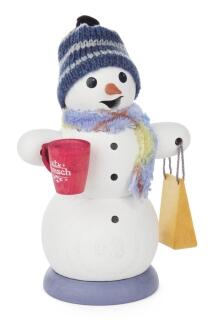 Räuchermann – fröhlicher Schneemann mit rotem Schal und Glühweintasse, detailreich bemalt – BxHxT = 