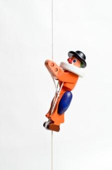 Holzspielzeug – Niedliche Kletterfigur Clown – HxBxT ca. 6,5x3x2 cm