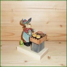 R&auml;ucherfigur &ndash; detailverliebter Elch mit naturfarbenem K&ouml;rper und R&auml;uchergrill,