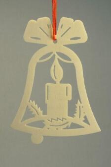 Christbaumschmuck – detailreiche Glocke mit filigraner Kerze, naturbelassen – HxB = 7 x 5 cm
