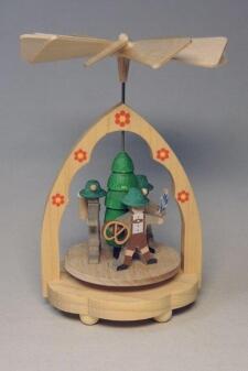 Wärmespiel – fröhliche Bayern mit Brezeln und Trachten, bunt bemalt – BxH = 8 x 11 cm