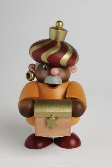 Räuchermann Balthasar mit goldener Kiste und rot-goldenem Turban, orangefarbene Holzfigur aus dem