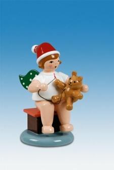 Holzfigur Engel mit Teddy und Mütze Höhe 6 cm von KDE Kunstgewerbliche Drechslerei Ellmann, sitzend