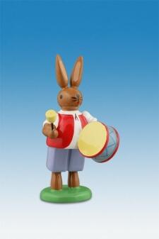 Osterfigur – detailreich bemalter Osterhase mit großer Trommel in stehender Haltung – BxHxT ca.