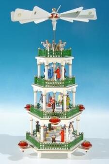 Weihnachtspyramide – edel weiß mit grünem Zaun und 4 Etagen – BxHxT ca. 27 x 45 x 27 cm