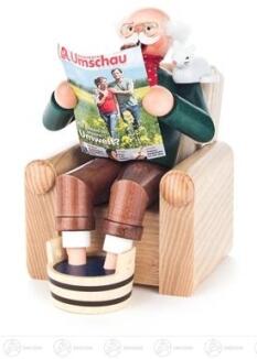 Räuchermann – gemütlicher Opa im Sessel mit Pfeife, Brille und Buch, naturfarben mit bunten Akzenten