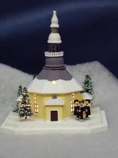 Lichterhaus – Seiffener Kirche mit Kurrende und Weihnachtsbaum in Bunt – LxBxH ca. 18,5x16,5x21 cm