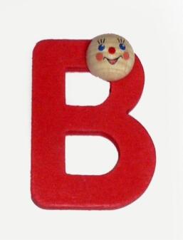 Holzbuchstabe B von Hess Holz Spielzeug, bunter roter Buchstabe mit niedlichem Köpfchen und Gesicht,