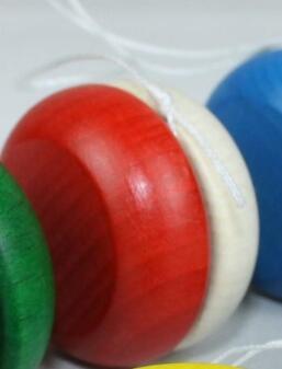 Holzspielzeug - klassisches Yo-Yo Rot-Weiß - BxT 5x3cm