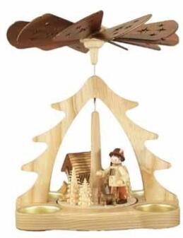 Tischpyramide – Förster mit Hund aus Naturholz, Teelicht betrieben – Höhe ca. 22 cm