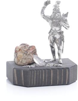 Miniaturbergwerk - Bergmann Steiger mit Edelstein und Axt - Ansicht Vorne - Hergestellt im