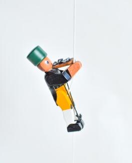 Holzspielzeug - Tolle Kletterfigur Bergmann - BxHxT ca. 3x6,5x2 cm