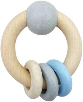 Rundrassel – handgefertigte Holzrassel mit blauer Kugel und 3 verspielten Ringen, naturfarben –