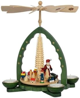 Weihnachtspyramide mit detailreichem Weihnachtsmann bei Bescherung und drehendem Spielzeug, grüne