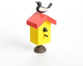 Holzspielzeug Starhaus mit Singvogel bunt Höhe=8cm