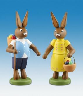 Osterhasenpaar – farbenfrohe handgefertigte Holzfiguren mit Eierkorb – Höhe ca. 28 cm