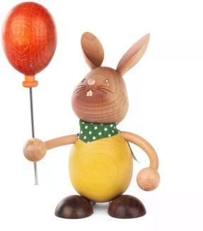 Holzfigur – fröhlicher Osterhase Stupsi mit rotem Luftballon und grünem Halstuch – BxHxT 9,5 x 14 x 