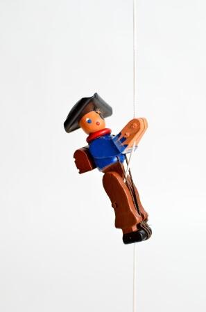 Holzspielzeug Kletterfigur Pirat Höhe=6,5 (Kletterseil ca 45 cm)cm Kletterfigur Weihnachtmann