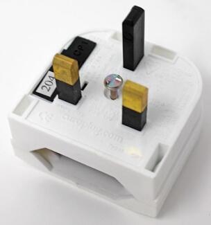 Adapterstecker – universell für GB, HK und AU, elegant weiß, Eurostecker bis 2,5 A – BxHxT 3 x 5 x 5