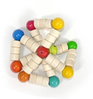 Babyspielzeug – liebevolle Rassel in bunter Sternform mit Glöckchen und Perlen aus Holz – BxHxT 11 x