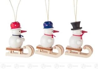 Baumschmuck Behang Schneemanntrio auf Schlitten Breite x H&ouml;he x Tiefe 1,5 cmx3 cmx2 cm