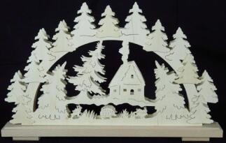 Schwibbogen – detailreiches Waldhaus mit filigranen Bäumen, naturfarben, beleuchtet – BxHxT = 50 x