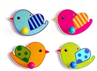 Kindergarderobe – fröhliche Vögel mit bunten Farben und handbemalten Details, aus Holz – BxHxT =