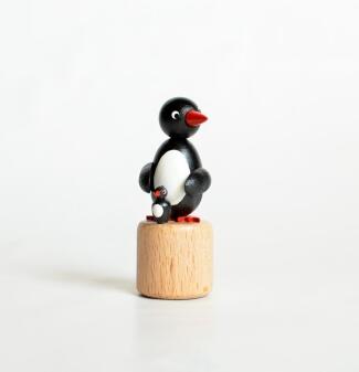Holzspielzeug – fröhliche Wackelfigur Pinguin – H ca. 7,5 cm