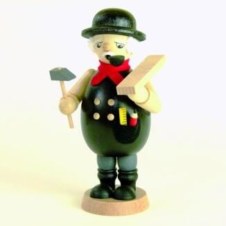 Räuchermann – detailreicher Zimmerer mit Hammer, Balken und schwarzem Hut, bunt bemalt – H = 15,5 cm
