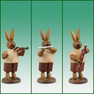 Osterhasen – naturbelassenes Musikanten-Trio mit verschiedenen Instrumenten, detailreich gestaltet –