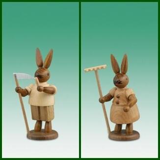 Osterdekoration Osterhasenpaar mit Rechen und Sense Höhe 7,5cm