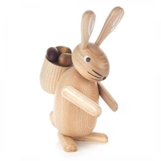 Osterfigur – eleganter Hase mit filigranem Korb – naturfarben – H×B ca. 17,5×12,5 cm