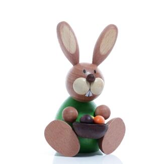 Osterfigur – detailreich bemalter Osterhase mit Eierschüssel und braunem Fell – HxB ca. 10,2x8 cm