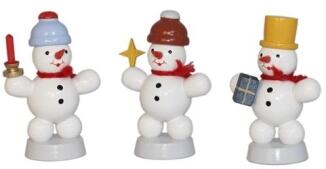 Weihnachtsfigur – farbenfrohes Schneemanntrio mit Stern, Kerze und Geschenk, handbemalt – H = 6 cm