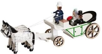 Pferdeschlitten – Hochzeitskutsche mit Kutscher & Brautpaar – handbemalt – L ca. 11 cm