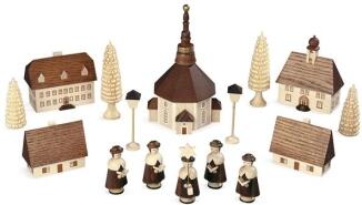 Weihnachtsfiguren naturbelassenes Seiffener Dorf mit Kurrendefiguren und Häusern aus Holz von