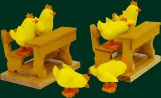 Osterfigur fröhliche handbemalte Kükengruppe auf Holzbank von Erzgebirgische Volkskunst Richard
