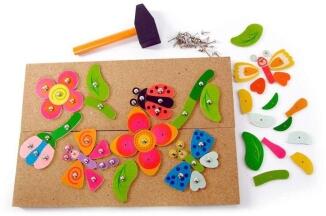 Holzspielzeug – farbenfrohes Hammerspiel mit bunten Blumen und Holzhammer – BxHxT 24 x 20 x 24,5 cm
