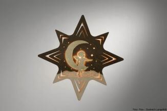 Fensterbild – stilvoller Engel auf Mond mit elektrischer Beleuchtung, naturfarben – BxHxT ca.