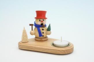 Kerzenhalter – detailreicher Schneemann mit Baum und Axt, naturfarben, winterlich – BxHxT = 8 x 14 x